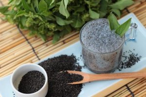 चेहरे के अनचाहे बालों को हटाने के घरेलू नुस्खे