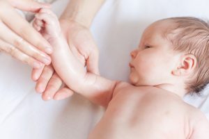 हिमालय बेबी क्रीम बनी है बच्चों की नाज़ुक त्वचा के लिए